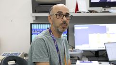 Faustino G�mez, en el Laboratorio de Radiof�sica de la Universidade de Santiago