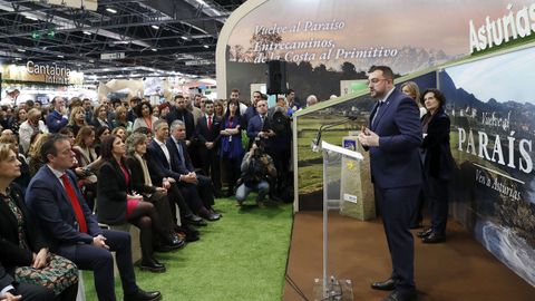 Adrin Barbn interviene durante el Da de Asturias en Fitur