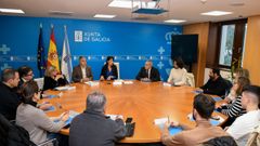 La conselleira de Vivienda y su equipo se reunieron con la gestora de la cooperativa Galivivienda y varios de sus socios�en la tarde de este mi�rcoles