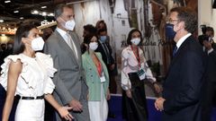 Los reyes de Espa�a conversan con Alberto N��ez Feijoo, en la apertura de Fitur