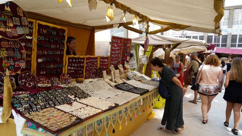 Puesto de abalorios en la Feira das Marabillas