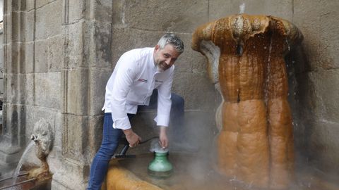 Tambin en el Frum. El cocinero tambin presentar en los prximos das su iniciativa en el Frum Gastronmico de A Corua. En la imagen, est en As Burgas, en Ourense.