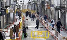 La r�a de San Pedro, muy transitada pese a las obras, que se prolongar�n hasta el 5 de febrero.