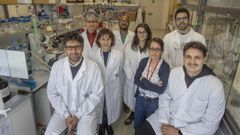 Mar�a Gim�nez (de azul) con su equipo en el laboratorio del Ciqus. 
