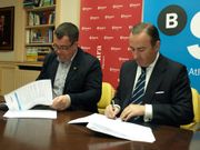 Celso Barbosa y Pablo Junceda firmaron hoy el convenio entre la C�mara de Comercio y el Banco Sabadell