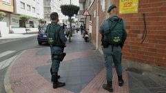 Guardias civiles en la �ltima detenci�n de Jos� Antonio Castellanos, en julio del 2017, junto al portal en el que viv�a en Monforte 