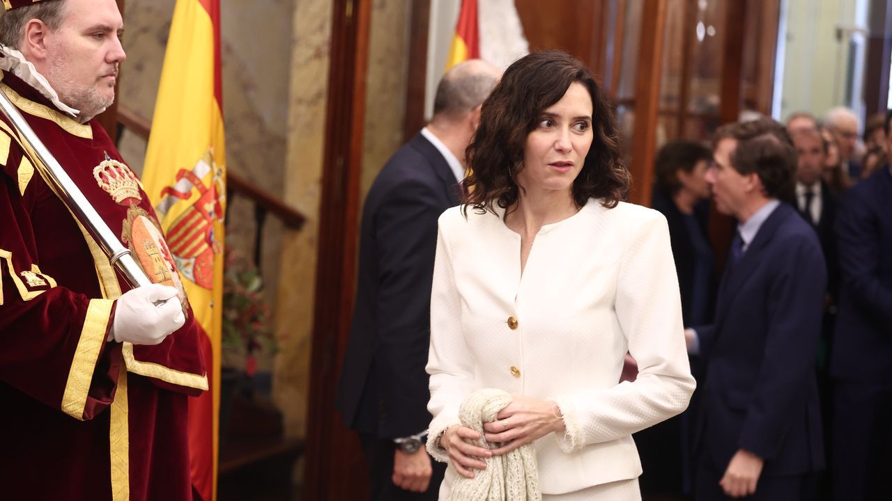 Ayuso acusa al Gobierno de querer tapar su «corrupción» atacando a la Comunidad de Madrid