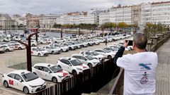 Concentracin de taxis en O Parrote despus de circular en marcha lenta desde la entrada de la ciudad en protesta por la actividad ilegal de los VTC