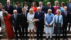 Foto de familia de los mandatarios (y sus consortes) reunidos en Evian para la cumbre del G7.