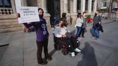 Concentracin celebrada en plaza de Espaa de Pontevedra en contra de la violencia vicaria