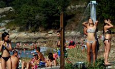 El turismo es uno de los factores principales que eleva el consumo de agua en O Saln�s.