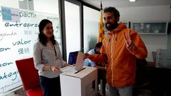 Votando en Bogot� (COlombia)