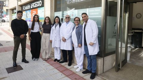 Un equipo multidisciplinar integra la cl&iacute;nica Esa&uacute;de de la avenida de Fisterra de Arteixo que ma&ntilde;ana empieza a recibir a los primeros pacientes. 