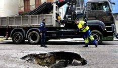 La calle Canceleiro, transversal de Rosala de Castro, fue la ltima en la apareci un socavn.