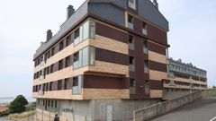 Edificio de Covacano, cuyos pisos salen a subasta en Valdovio
