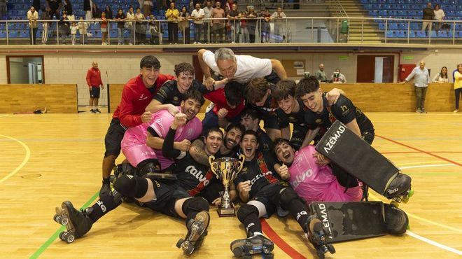 Jugadores y equipo t�cnico celebraron el lunes el triunfo ante un rival consolidado en la OK Plata