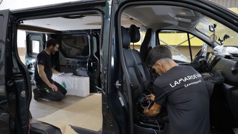Empleados de LamardeVan CamperWood.