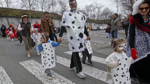 Desfile de comparsas del colegio Juan de L�ngara