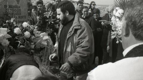 NAUFRAGIO DE �LA XANA� | 10 de Noviembre | Coincidiendo con el aniversario del hundimiento del Serpent se celebr� en Camari�as un funeral por los marineros perecidos en el mar en uno de los meses m�s tr�gicos que se recuerdan.