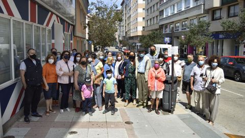 El único urbano. La línea 11 era la única que recorría la avenida de Os Mallos. Con el cambio de ruta,  «provisional» según anunciaba el cartel, retiraron la marquesina, donde se reunieron los vecinos y comerciantes