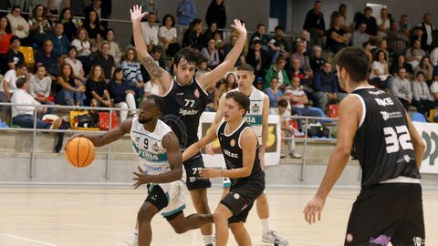 Unha xogada da final de Copa Galicia de Tercera FEB entre o Sigaltec e o Calvo Xiria