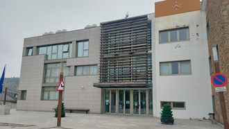 Exterior del consistorio de Culleredo, en Tarr�o.