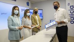 Feijoo presenta los avales para formalizar su candidatura al congreso del PPdeG