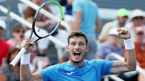  Pablo Carreo de Espaa celebra la victoria ante Hubert Hurkacz de Polonia