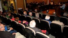 El pleno de Sarria cont� con la presencia de trabajadores de Cementos Cosmos
