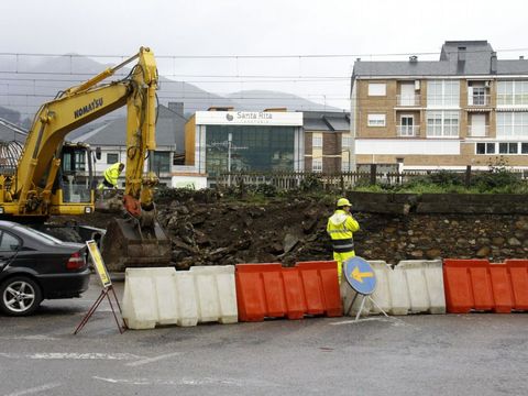 Los operarios comenzaron a trabajar ayer por la ma�ana. 