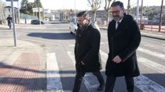 El alcalde, �ngel Mato, acudi� este jueves a un acto en el local social de Serantes, a donde acudi� acompa�ado por su jefe de gabinete y futuro concejal, Rafael Fern�ndez Beceiro