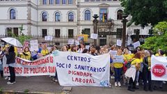 Trabajadores de residencias y centros de Poltica Social concentrados este mircoles ante San Caetano