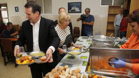 Abel Caballero comi en el comedor del Albergue de Marqus de Valterra.