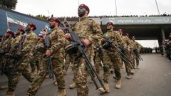Desfile militar en Damasco, durante las celebraciones por el primer aniversario de la cada de Al Asad. 