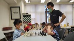 Alberto Mu�iz, hoy por la ma�ana, en una de sus clases de ajedrez en Hong Kong
