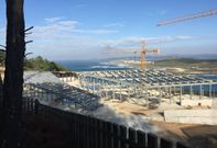 Buena parte de las obras son todav�a poco m�s que el esqueleto de su resultado final. 