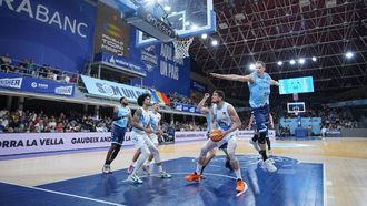 Brankovic en una acci�n en la pintura en la derrota del breog�n ante el Morabanc Andorra