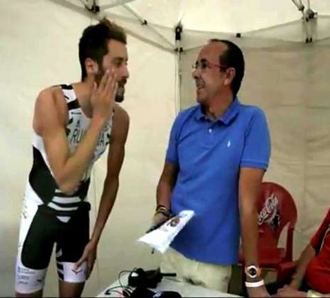 En la fotograf�a, Ant�n Ruanova -a la izquierda-, mientras le pide la dimisi�n a Jos� Hidalgo.