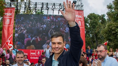  El presidente del Gobierno, Pedro S�nchez, durante su primer acto p�blico del PSOE desde que accedi� a la jefatura del Ejecutivo y coincidiendo con sus cien d�as de gesti�n desde que prometi� el cargo ante el Rey, hoy en Oviedo