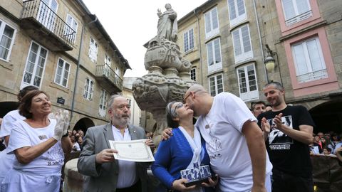 El hermano y la viuda de Jos Romay recibieron el del hostelero recientemente fallecido