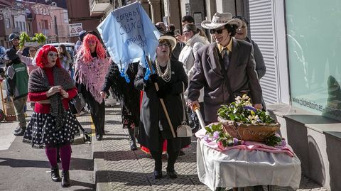 Entierro de la Cunca en Praia Xard�n (Boiro)