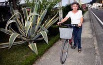 Milagros Garc�a es una habitual de la bicicleta en Viveiro.