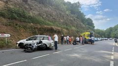 Accidente entre un coche y una moto en Bobor�s