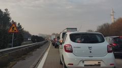 Atasco en la autopista  Y , trfico a causa de las obras del nudo de Sern