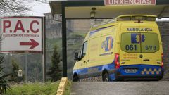La mujer fue trasladada en ambulancia al servicio de urgencias del hospital