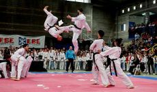 Los deportistas vilagarcianos, en plena acci�n en el Campeonato Gallego que se celebr� en Moa�a el pasado s�bado.