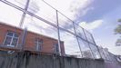 Valla del centro de menores de Sograndio