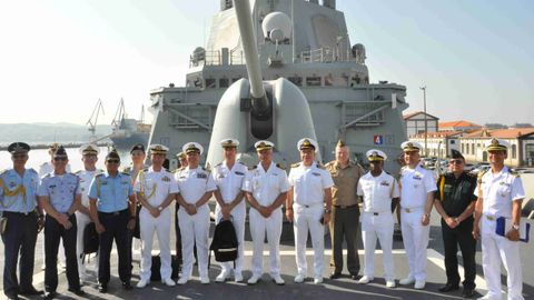 Los agregados navales, en la F-102.