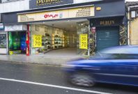 El establecimiento comercial que se vio afectado est� situado en la r�a Fomento. 