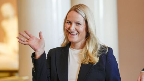 La princesa Mette-Marit reaparece en un acto p�blico usando por primera vez ox�geno